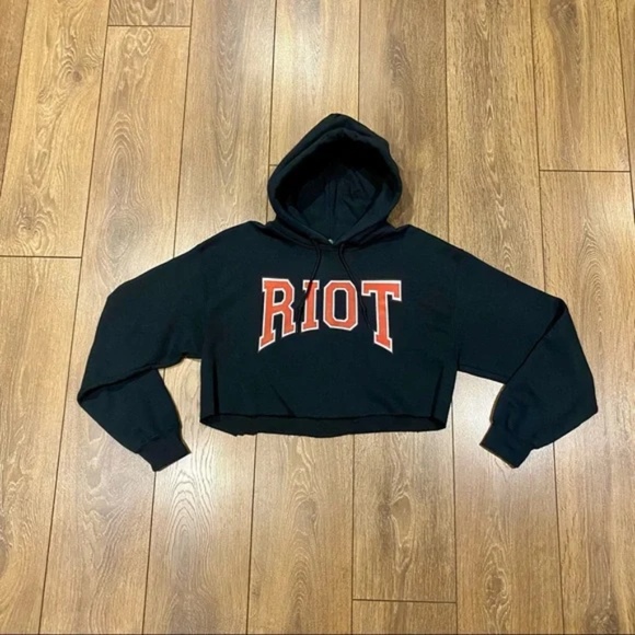 MISSGUIDED Women's Graphic Crop Hoodie in Black/Red│Size Small/Medium - Picture 14 of 17